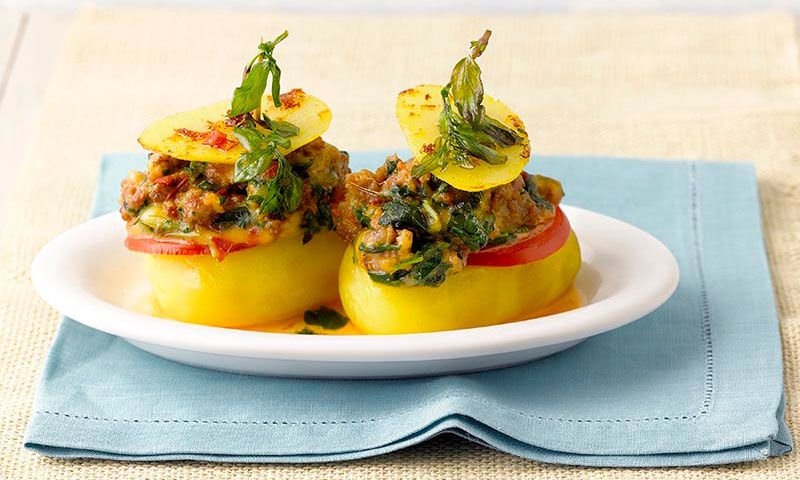 Patatas al horno con carne picada de cerdo a la mejorana