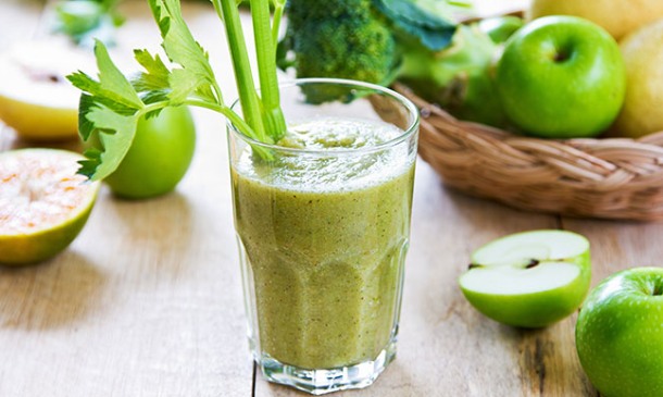 Batido de apio y manzana verde Batido de apio y manzana verde