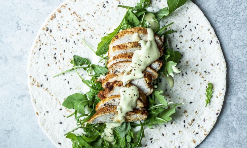 'Wrap' de pollo y mayonesa de mostaza verde
