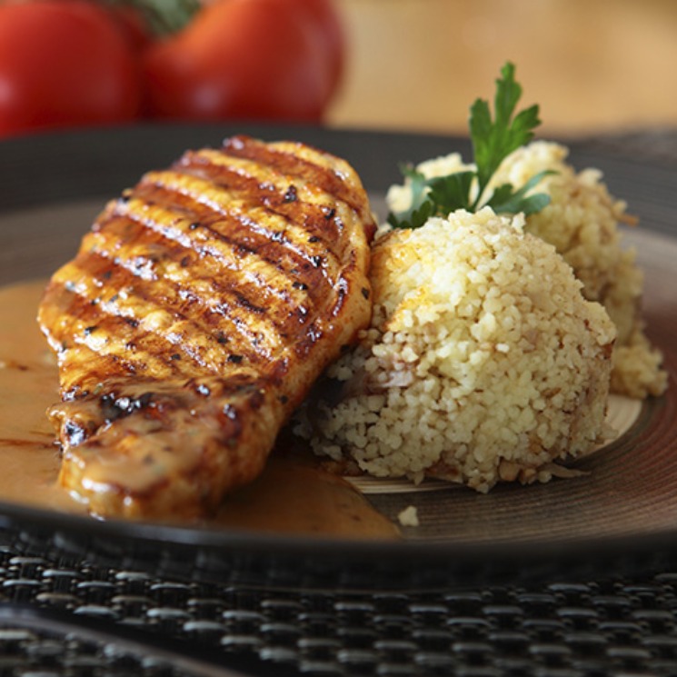 Pollo al curry con cuscús y almendras