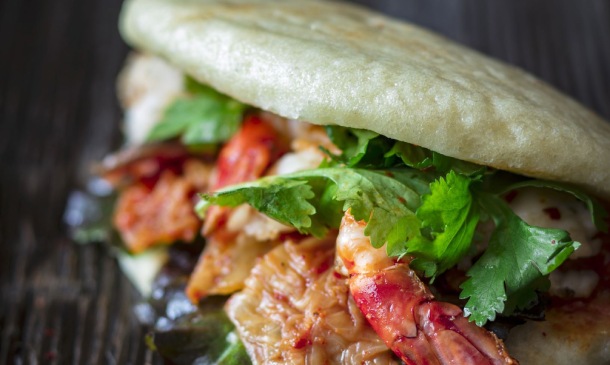 Baos con langostinos y verduras