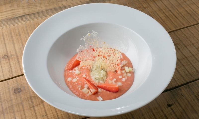 Gazpacho con berenjenas y fresas