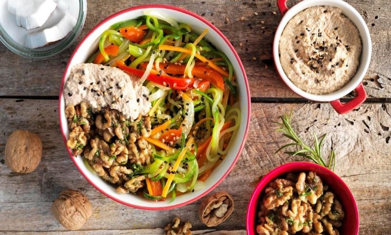 'Zoodles' con salsa 'satay' de nueces