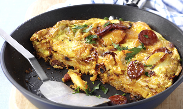 Tortilla de chorizo y níscalos Tortilla de chorizo y níscalos