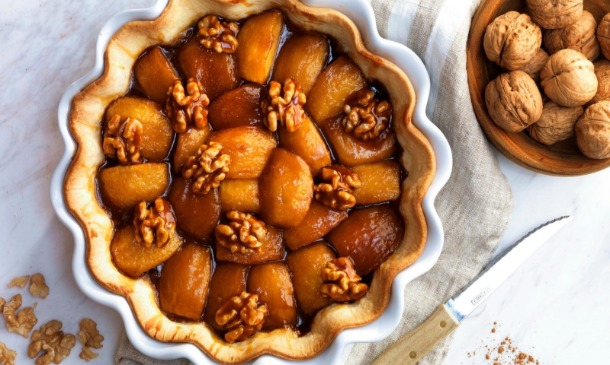 Tarta 'tatin' especiada con nueces