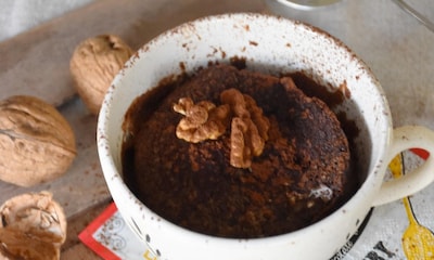 'Mug cake' de moca, cacao y nueces
