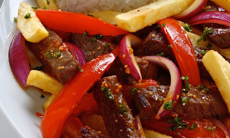 Lomo saltado peruano