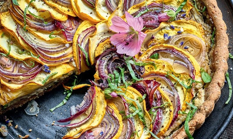 Tarta de calabacín amarillo y cebolla