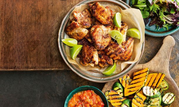Pollo cajún con salsa picante de tomate Pollo cajún con salsa picante de tomate
