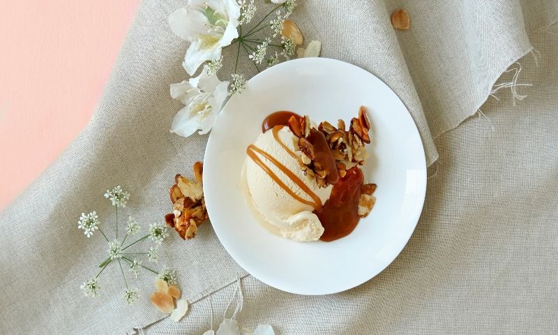 Helado de vainilla con dulce de leche