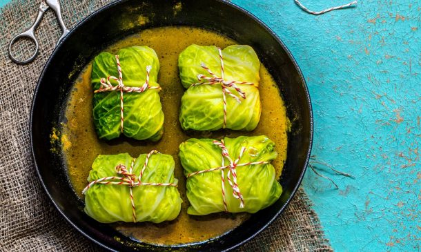 Popietas de repollo rellenas de conejo