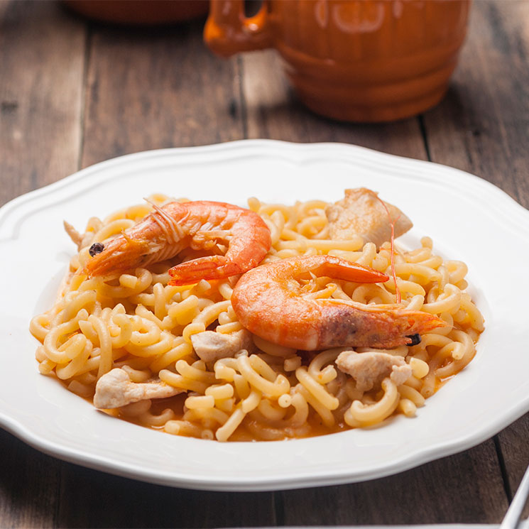 Fideuá de pollo y gambas