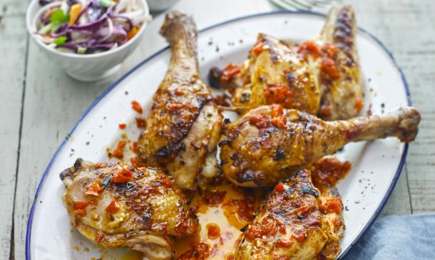 Pollo a la parrilla con salsa piri piri Pollo a la parrilla con salsa piri piri