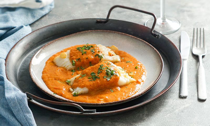 Bacalao confitado con salmorejo de mejillones