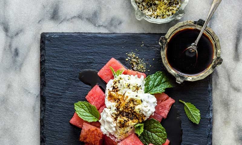 Ensalada de sandía con queso 'labne'