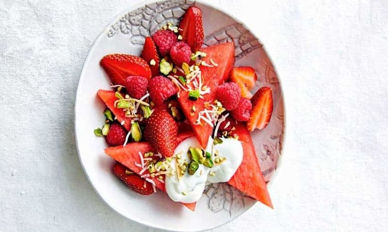 Ensalada de sandía y frutos rojos con trigo sarraceno
