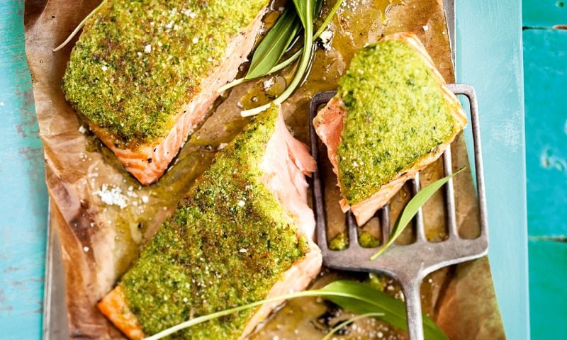 Salmón al horno con hierbas aromáticas