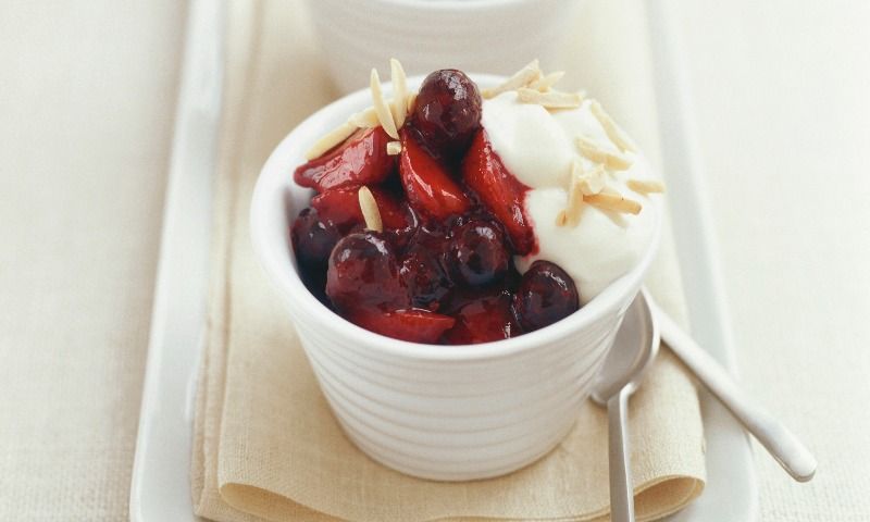 Compota fría de cerezas con queso fresco