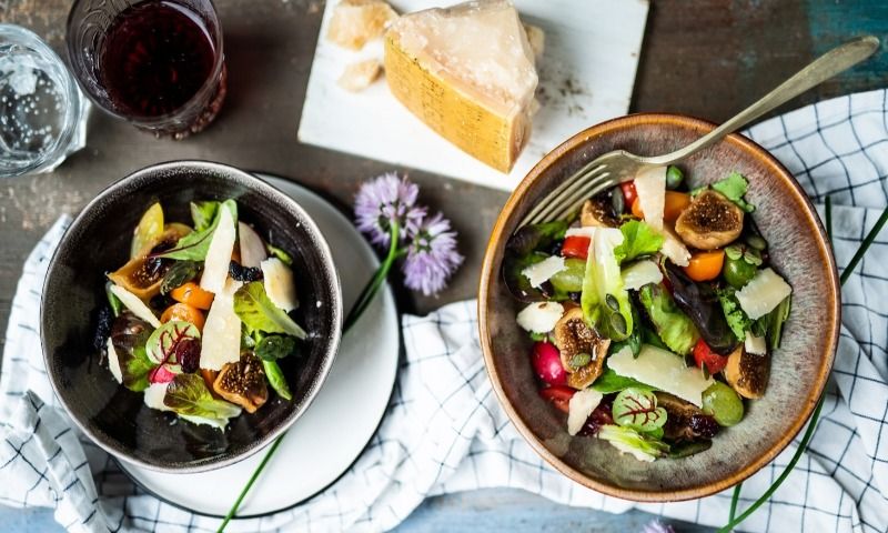 Ensalada mixta de higos y 'Parmigiano Reggiano'