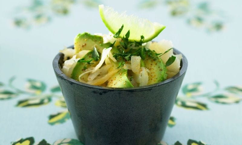 Ensalada de bacalao ahumado y aguacate