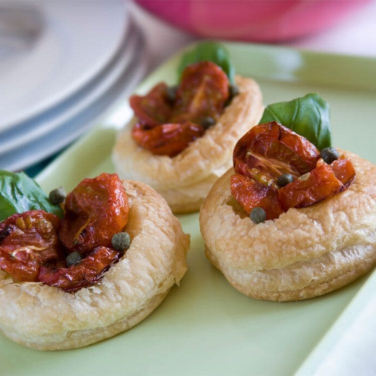 Tartaletas de salmorejo con tomates secos