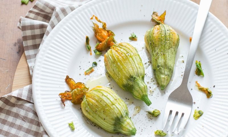 Tempura de flores de calabacín rellenas de queso