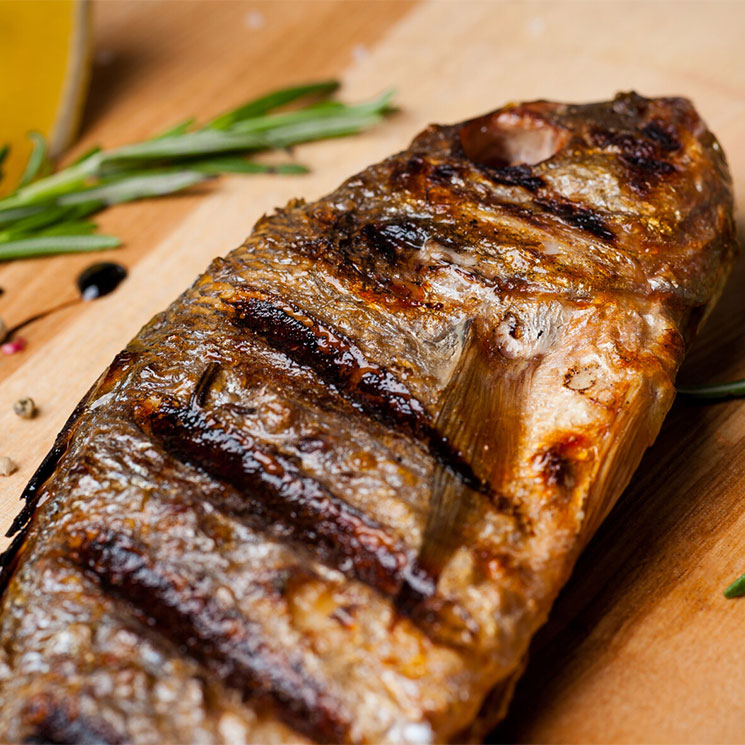 Dorada a la parrilla con romero y limón