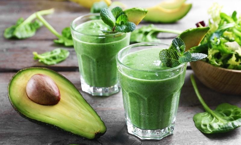'Smoothie' de aguacate, piña y mango