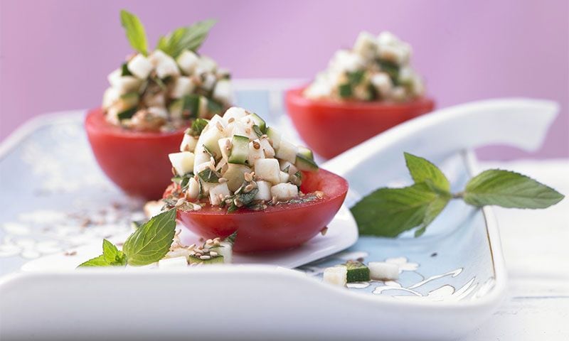 Tomates rellenos de calabacín con menta