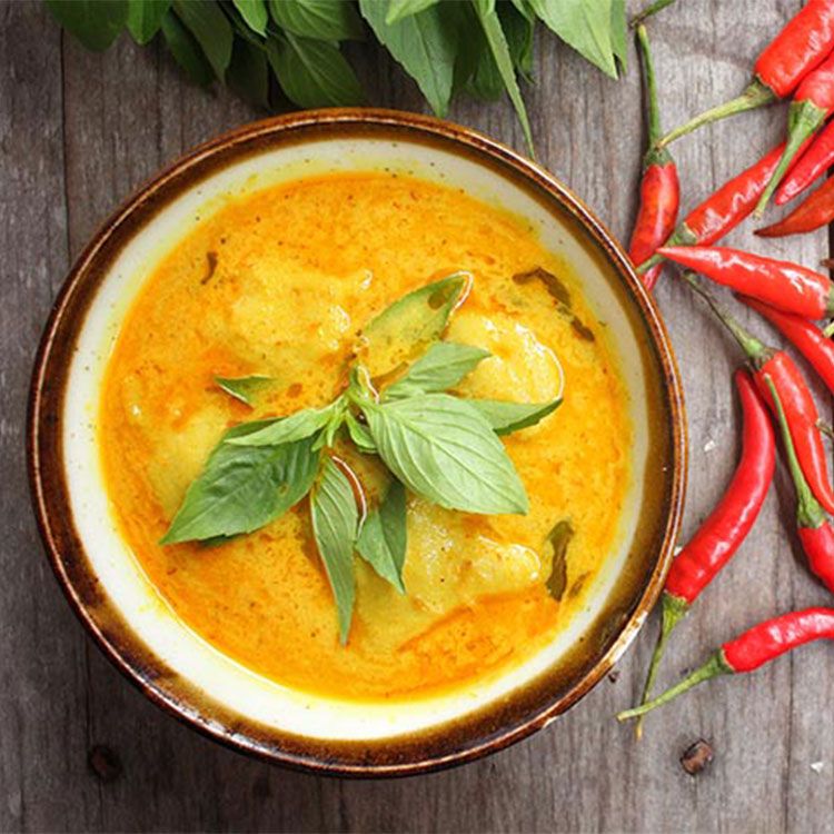 Pescado con leche de coco y cilantro