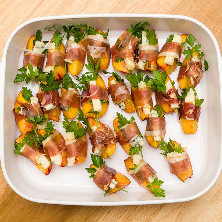 Aperitivo de melocotón con jamón y queso Aperitivo de melocotón con jamón y queso