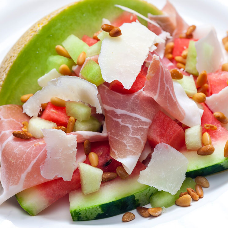 Ensalada de sandía y melón con jamón