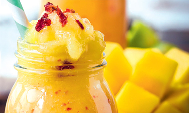 Granizado de mango y piña con chile Granizado de mango y piña con chile