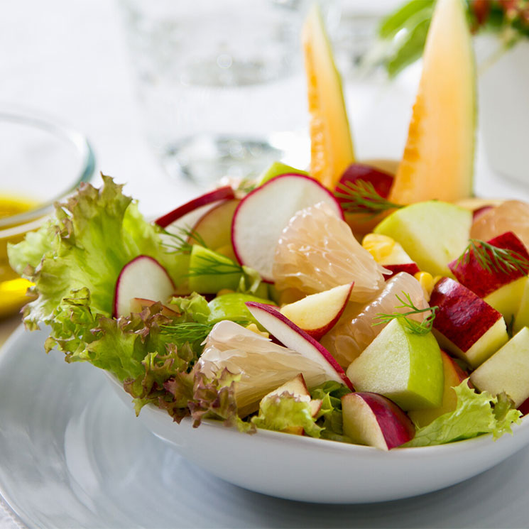 Ensalada de melón, pomelo y manzana con vinagreta de mostaza