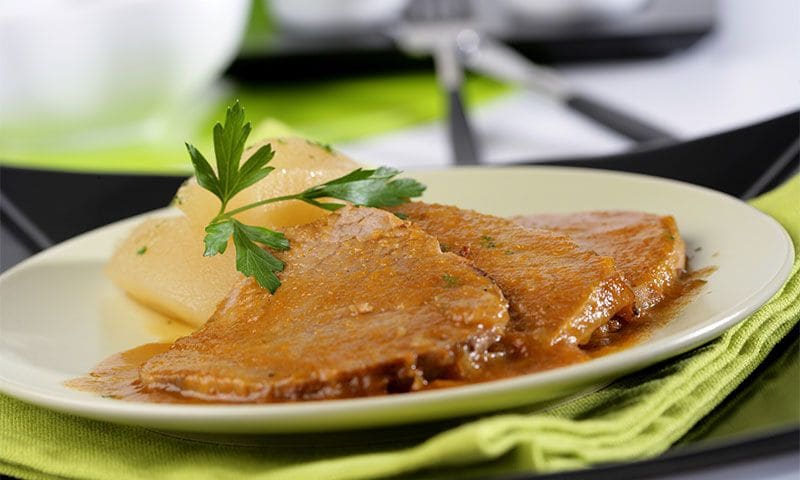 Ternera asada con patatas