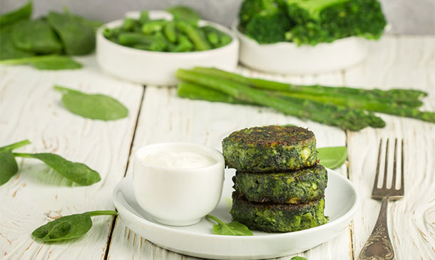 Tortitas de brócoli, judías verdes y espárragos verdes Tortitas de brócoli, judías verdes y espárragos verdes