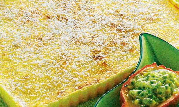Tarta de limón y coco con fruta de la pasión Tarta de limón y coco con fruta de la pasión