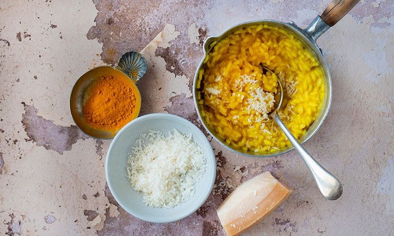 Risotto de cúrcuma y Parmesano