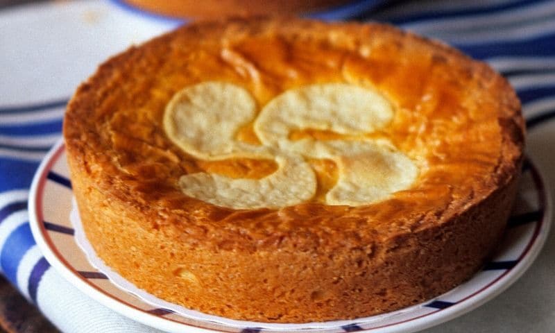 Pastel vasco con crema pastelera