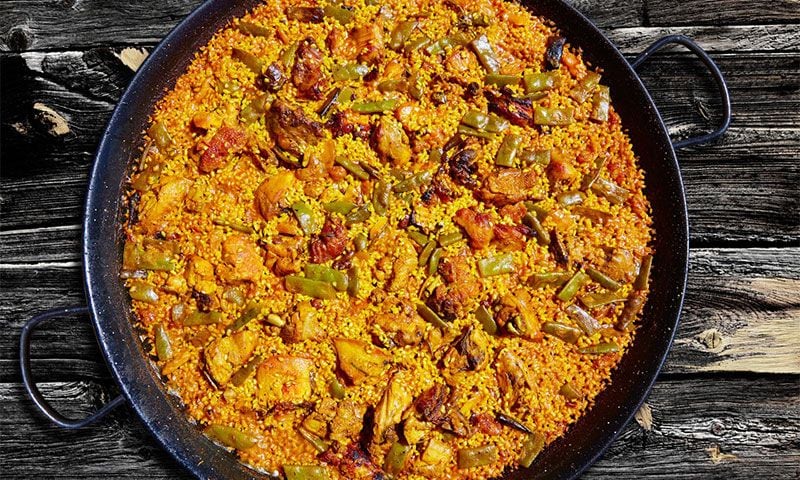 Paella valenciana clásica