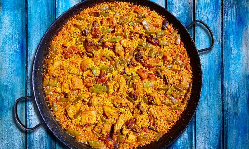 Paella con pavo y verduras