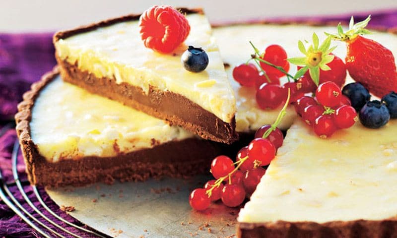 Tarta de chocolate blanco y negro