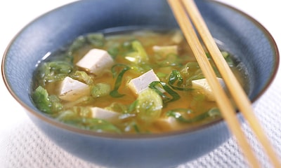Sopa de miso y cebolleta china