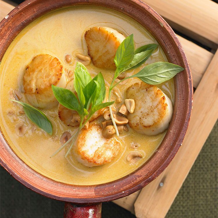 Sopa tailandesa con cacahuete y vieiras Sopa tailandesa con cacahuete y vieiras