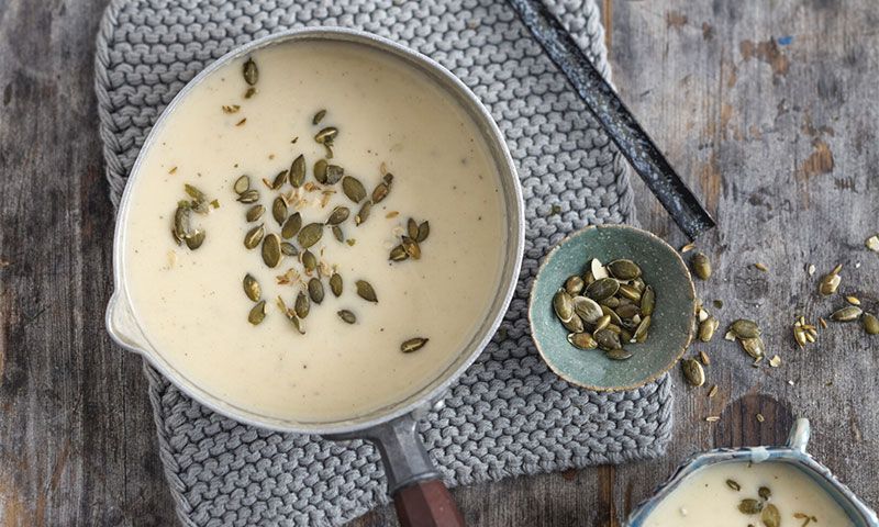 Crema de hinojo y apionabo con pipas de calabaza