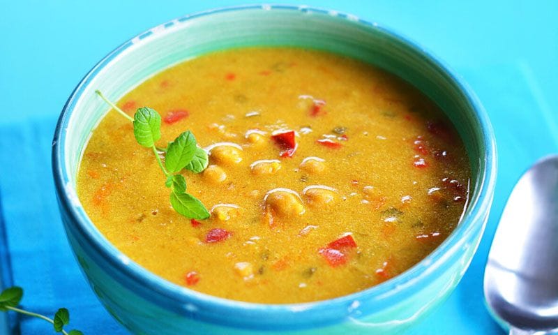 Sopa de garbanzos al curry