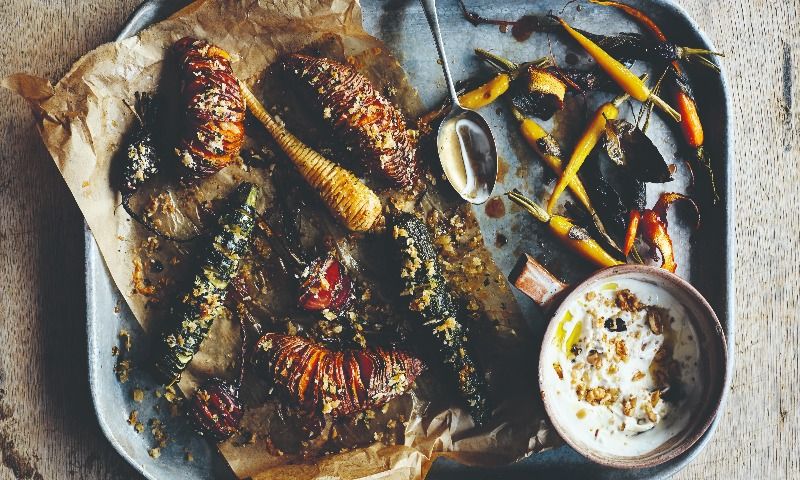 Verduras 'Hasselback' con zanahorias a la salvia