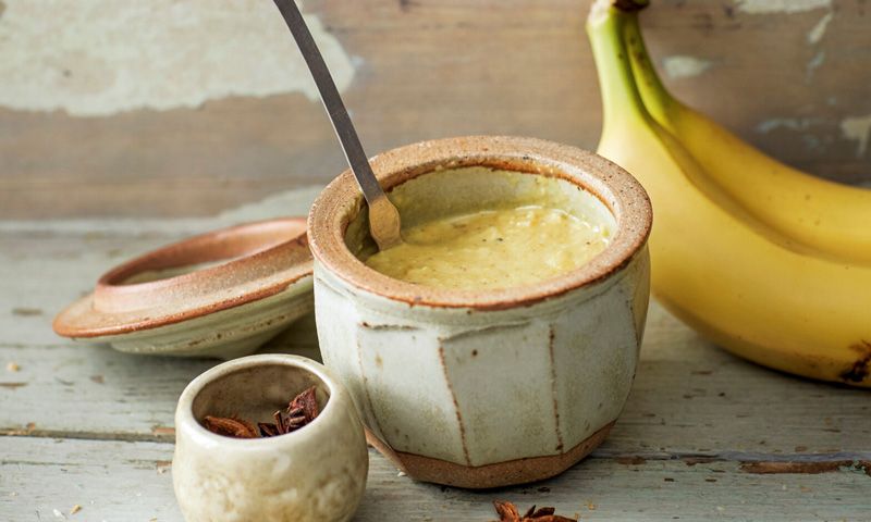 Crema de plátano con curry, cardamomo y anís