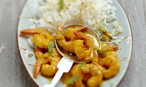 Cocina exprés: arroz rápido con curry y gambas