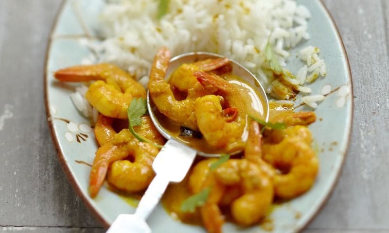 Arroz rápido con curry y gambas